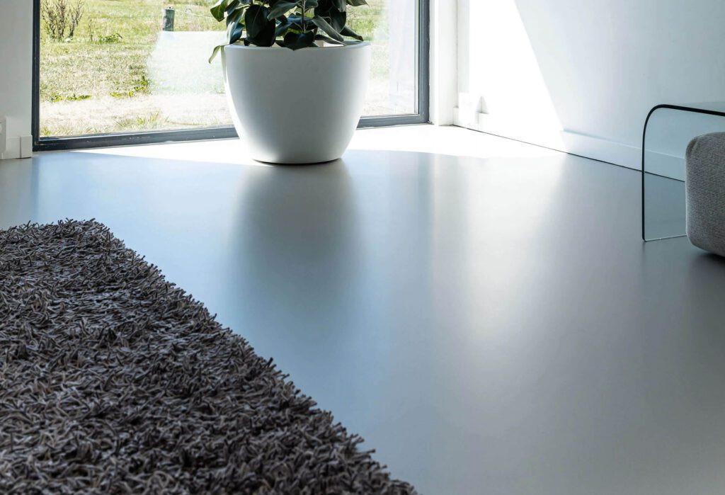 Hoe maak je een gietvloer schoon?