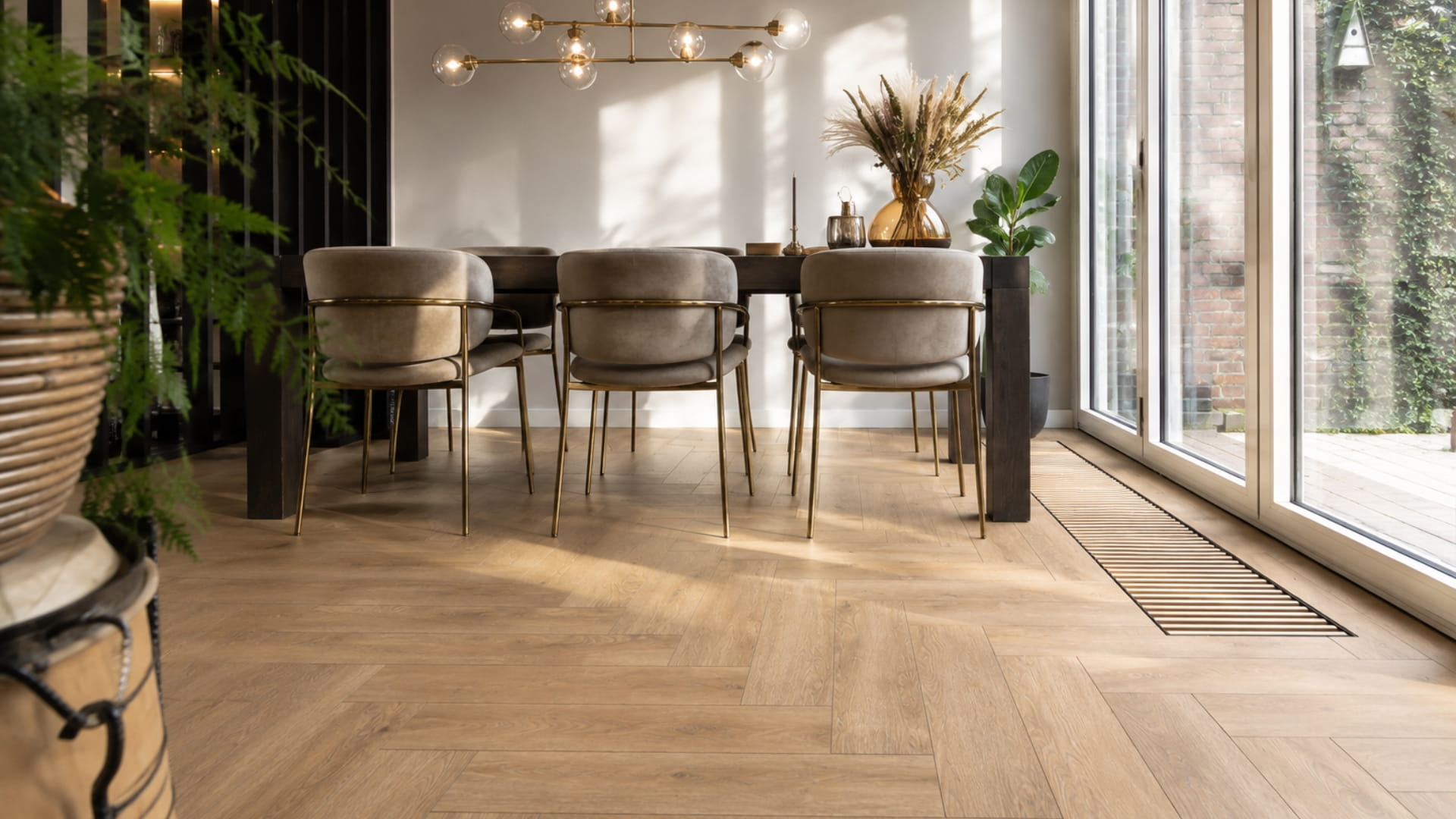 PVC elleboog visgraat vloer laten leggen